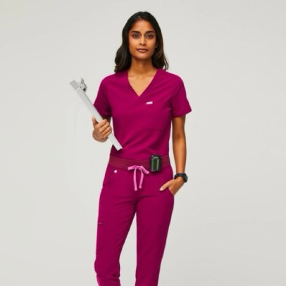 FIGS SCRUB TOP - Picture 3 of 7